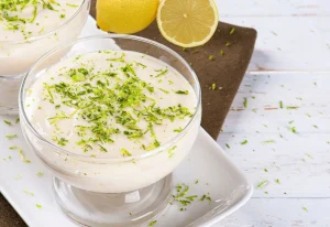 Mousse-leve-de-limao-com-crocante-de-castanha-hello-Mary´Experience