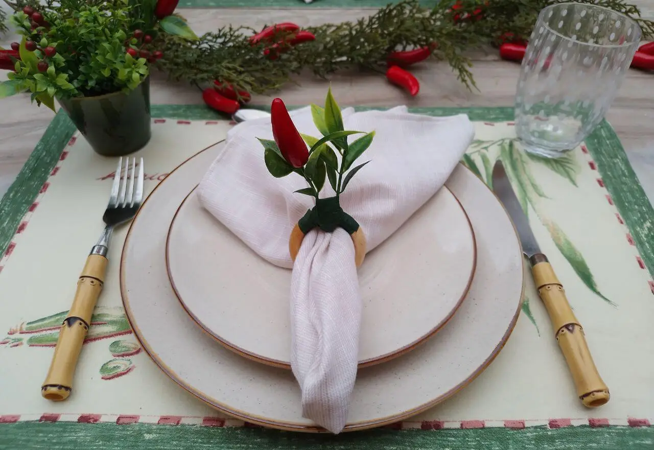 mesa-posta-da-hello-mary-experience-com-decoracao-de-pimenta