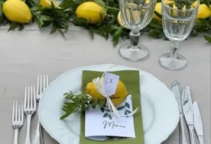 mesa-posta-decorada-com-frutas-