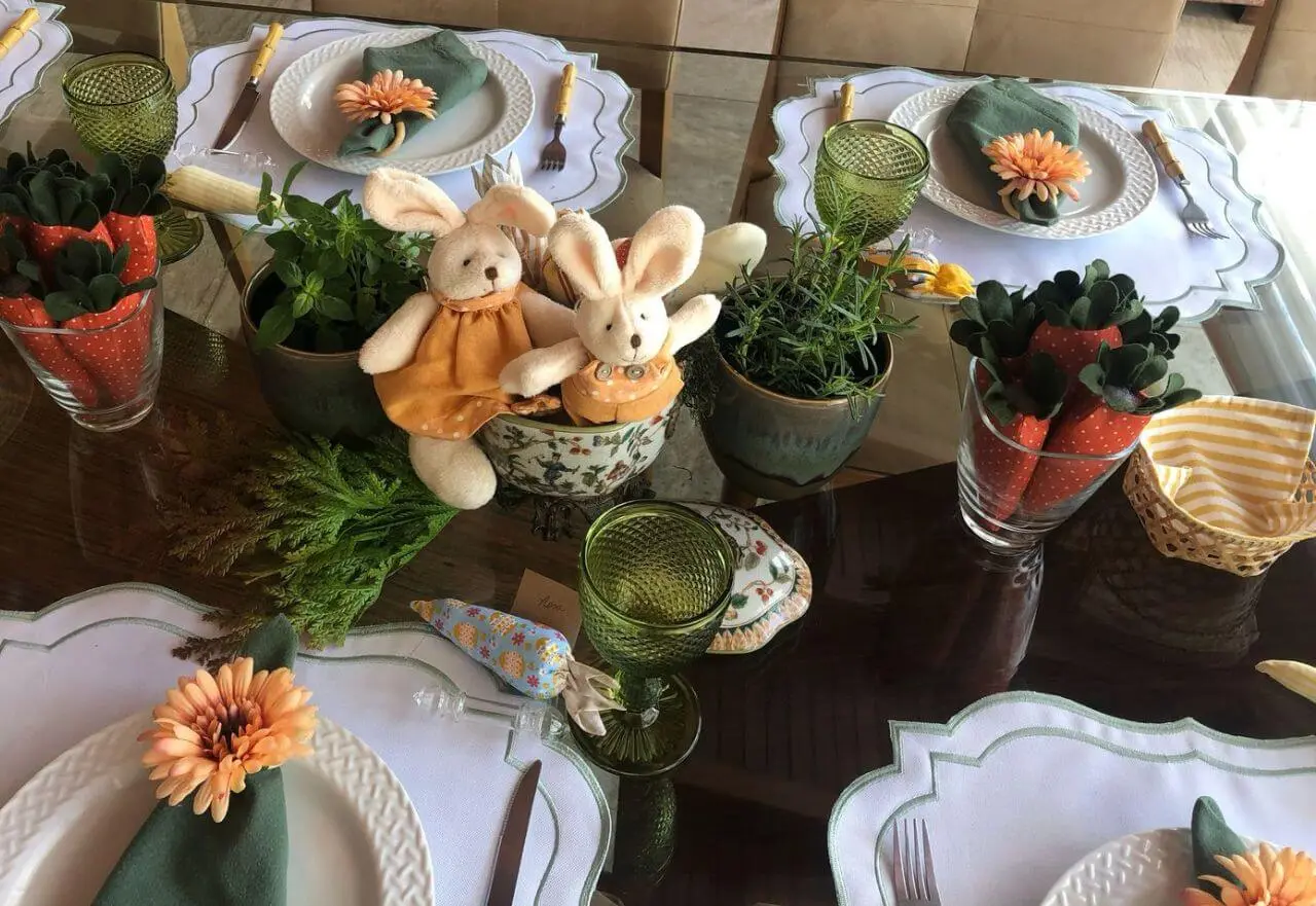 Loucas-brancas-e-tacas-transparentes-em-mesa-de-Pascoa-sofisticada-—-combinacao-de-elegancia-e-simplicidade