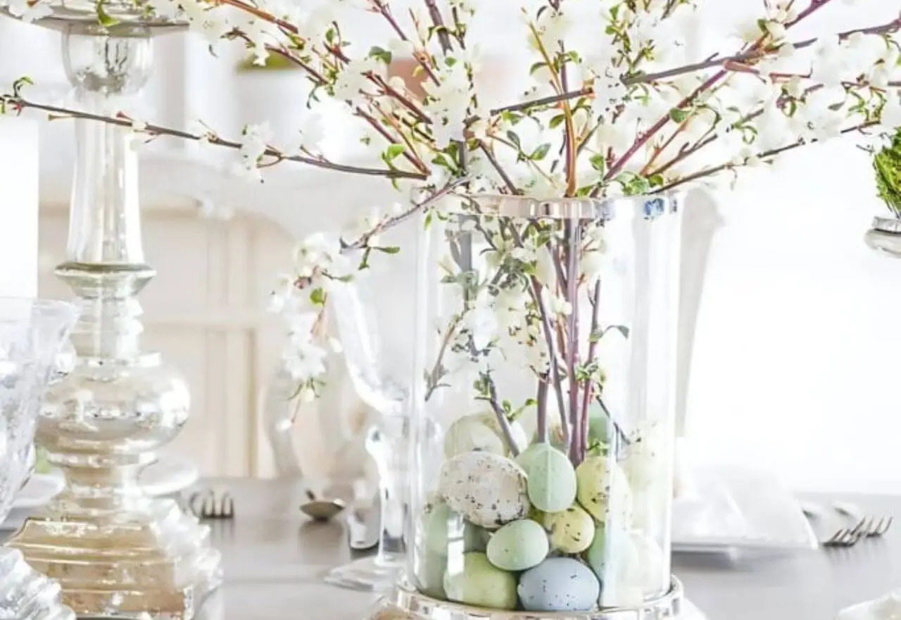 inspiracao-de-mesa-pronta-para-Pascoa-com-texturas-naturais-e-elementos-delicados