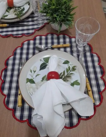 jogo-americano-xadrez-de-azul-com-acabamento-em-vermelho