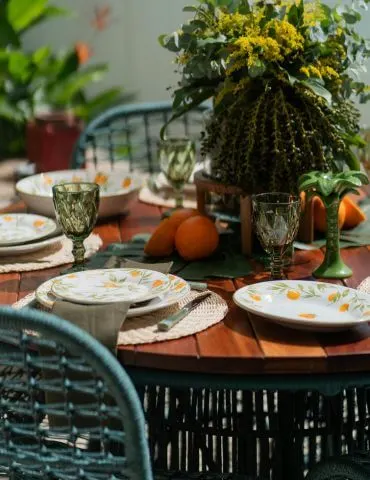 mesa-arrumada-com-arranjo